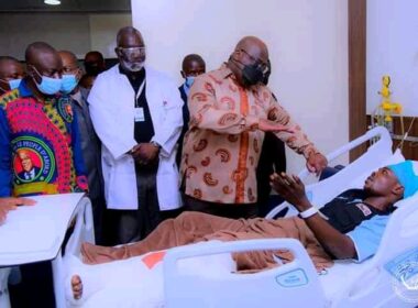 felix-tshisekedi-rend-visite-a-un-motard